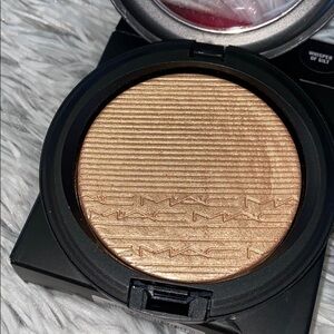 MAC Extra Dimension Skinfinish Whisper of gilt